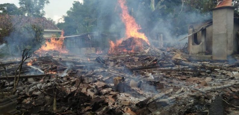 Rumah Warga Rukti Basuki Ludes Terbakar di Siang Bolong