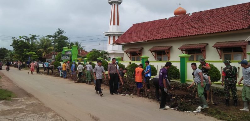 Binmas Polres Lamteng Lakukan Bhaksos dan Penyuluhan di Kalirejo