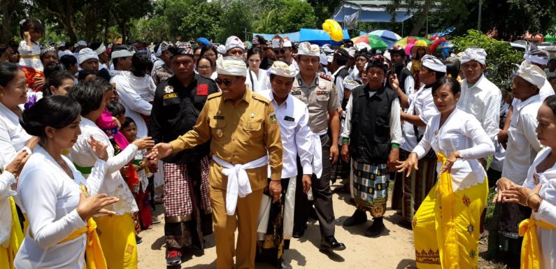 10 Ribu Umat Hindu Lamteng Melasti di Danau Tirta Gangga, Upacara Penyucian Diri Jelang Nyepi