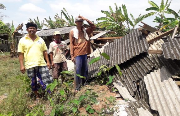 Angin Puting Beliung, Hancurkan Ratusan Rumah Warga Kecamatan Seputihraman