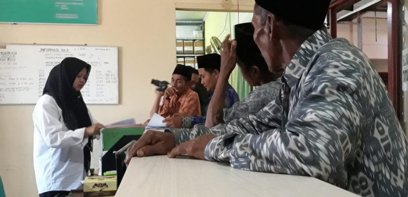 Hari Pertama, 213 Jamaah Calhaj Lamteng Lunasi BPIH