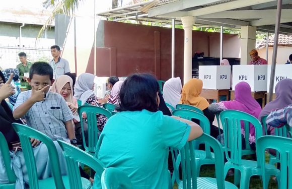 Peserta Pemilu di TPS 025 Yukum Jaya Antusias