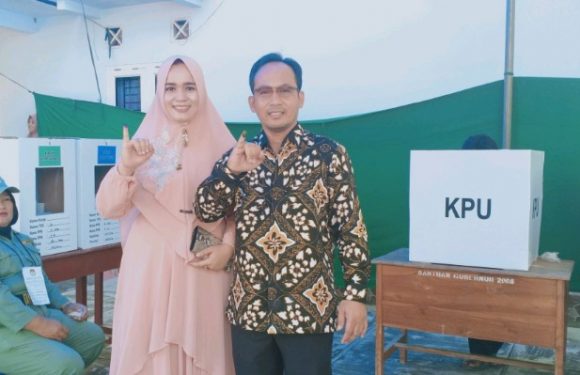 AHS dan Keluarga Nyoblos di TPS 10 Nambah Dadi