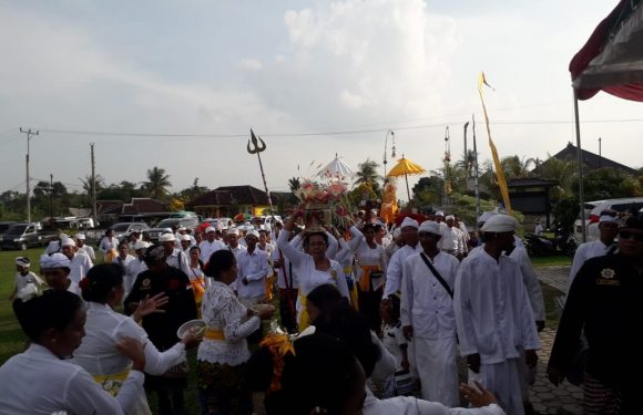 Umat Hindu Lamteng Rayakan Hari Jadi Pura Agung Jagat Karana ke 37 Tahun