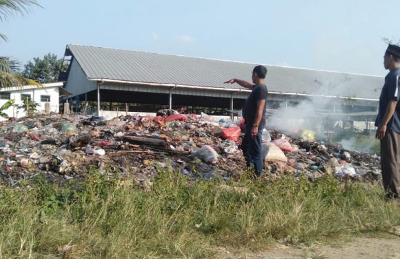 Sampah di Pasar Adipuro Menumpuk, UPTD Cuek