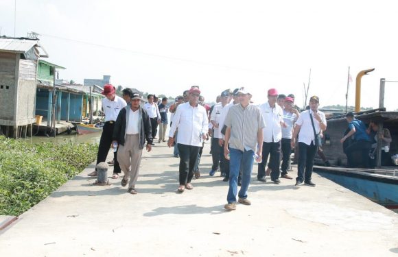 Bersama Tim Nawa Cita, Bupati Loekman Tinjau Dermaga Kampung Cabang