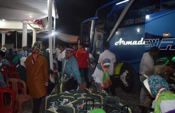 Kepulangan Pertama di Lampung, Jamaah Kloter 05 Tiba di Lamteng