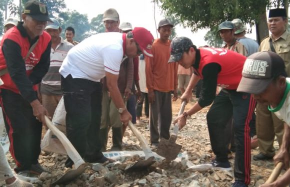 Bupati Gotong Royong di Simpangagung dan Slusuban