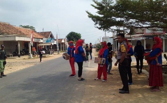 Bhabinkamtibmas dan PKK Sukanegara Galang Dana