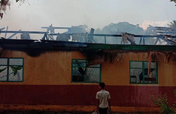 Enam Kelas di MI Payung Makmur Pubian Ludes Terbakar