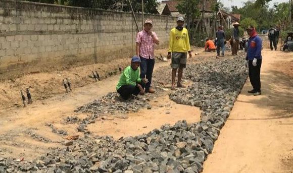 Kampung Sri Kencono Bangun Jalan Onderlagh 1.700 Meter