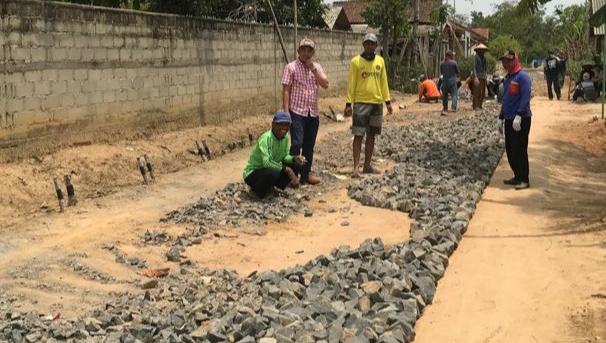 Kampung Sri Kencono Bangun Jalan Onderlagh 1.700 Meter