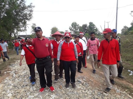 Ketika Komang Koheri Berpantun Hibur Bupati dan Masyarakat