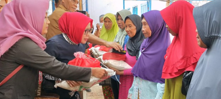 Warga Kampung Poncowati Terima Bantuan Tim Goro Kecamatan Terbanggibesar