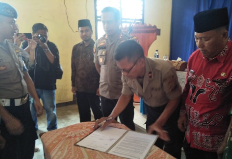 Kapolres Lampung Tengah, Ajak Masyarakat Bangunrejo Sukseskan Pilkakam Damai dan Kondusif