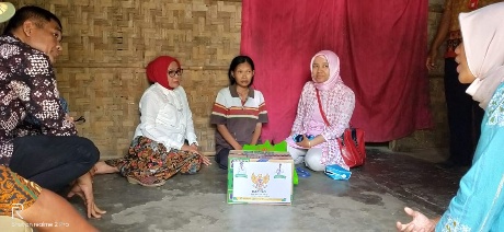 Bunda Ellya Temui ODGJ di Karangendah, Lalu Sisir Kampung Adijaya