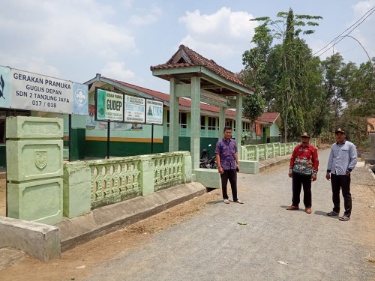 Peduli Pendidikan Pj Kakam Tanjungjaya dan TPK Bangun Lapen