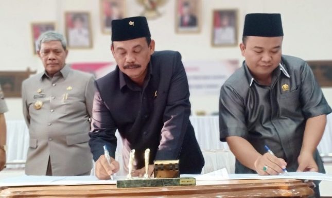 APBD Lamteng 2020 Disahkan, Dewan Beri Catatan untuk Genjot PAD