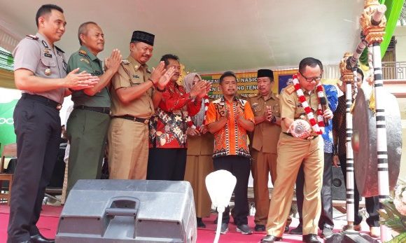 Sulpakar Buka FLS2N di SMAN 1 Seputihbanyak