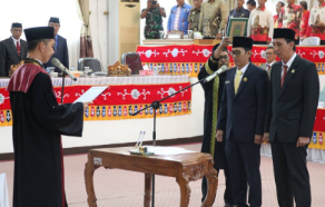 Hari ini, Waka I dan II DPRD Lampung Tengah Di Sumpah Jabatan