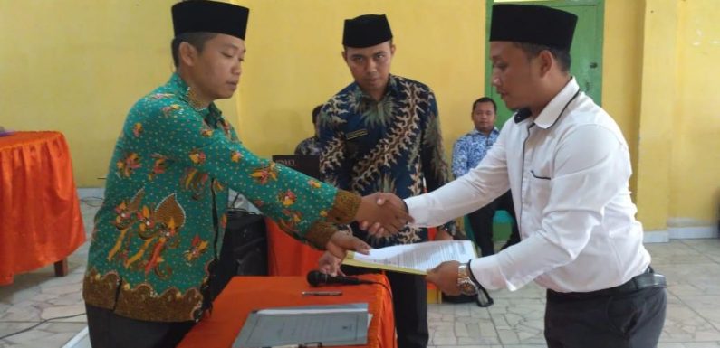 Panwascam Seputihsurabaya Lantik Panitia PKD sekaligus Bimtek