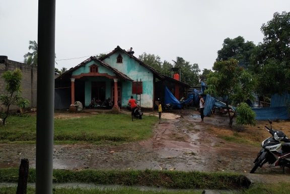 Puting Beliung Terjang Kampung Astomulyo