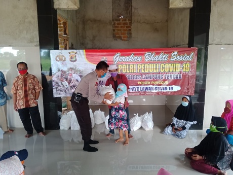 Sambut Ramadan, Polsek Punggur Bagikan 60 Paket Sembako