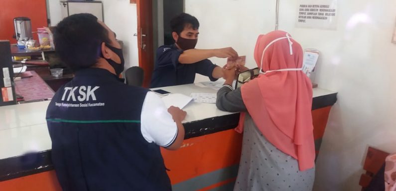 Kecamatan Kalirejo dan Sendangagung  Salurkan BST Tahap II Untuk 2.450 KPM