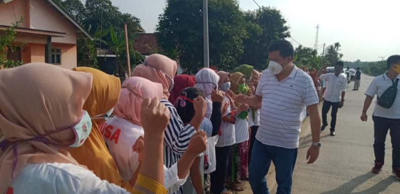 Pernah Berjasa, Ratusan Warga Kampung Mekarjaya Antusias Sambut Musa Ahmad