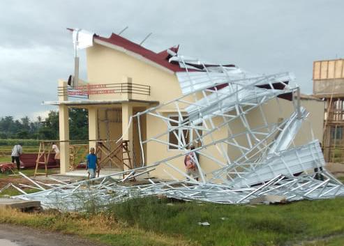 Angin Kencang Porak Porandakan Perumahan BBI Plus Trimurjo