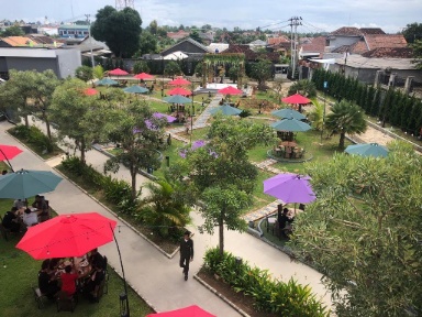 Nongkrong Asyik di Umbrella Park BBC Hotel Lamteng