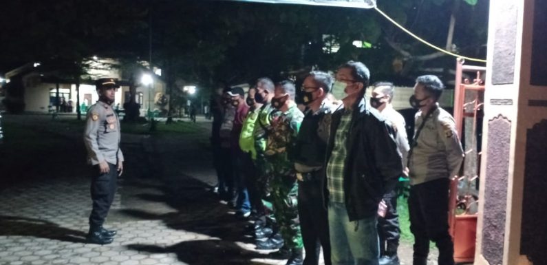 Dipimpin Langsung Oleh Kapolsek, Jajaran Personil Polsek Punggur Jaga Ketat Missa Malam Natal