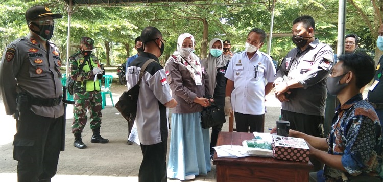 Camat Dan Kapolsek Pantau Pencoblosan