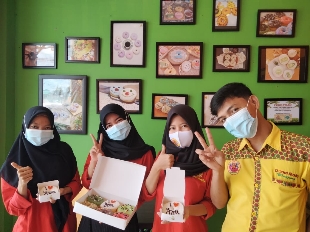 Donat Madu Cihanjuang Bandarjaya Pengganti Kue Tart Yang Lebih Menarik