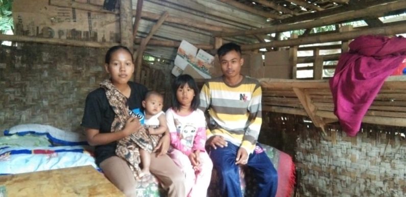 Rumah Dibongkar Penagih Hutang, Ernawati Tinggal di Bekas Kandang Kambing