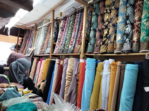 Kain Brokat Akar Paling Domain Dicari Pengunjung Di Toko Baru