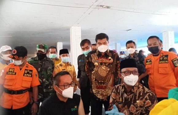 Wabup Ardito Vaksin Camat Terbanggibesar