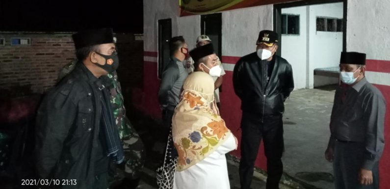 Bupati Lamteng Musa Ahmad Pantau Langsung Kesiapan Posko Covid-19 Kecamatan Trimurjo di Malam Hari