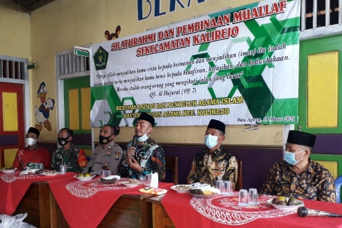 Kepala Kemenag Lamteng Buka Pembinaan Mualaf di Kalirejo