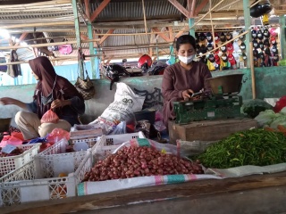 Jelang Ramadan, Harga Bawang di Pasar Sulusuban Stabil