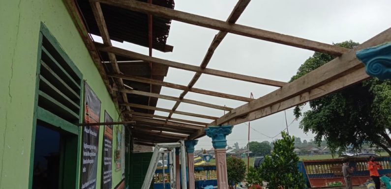 Data Sementara; 300 Rumah Rusak Akibat Puting Beliung di Buminabung