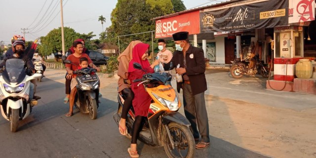 Permala Bagi-bagi Takjil Gratis untuk Masyarakat