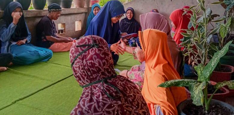 Sisihkan Sedikit Rezki, Guru Les Ahe Santuni Anak Yatim dan Kaum Duafa