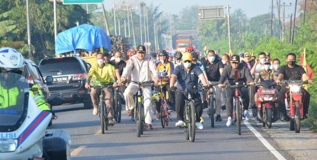 Bupati dan Wabup Lamteng Gowes Bareng Gubernur Lampung