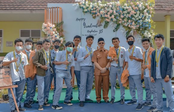SMAN 1 Gunungsugih Luluskan 187 siswa Dengan Pengalungan Medali