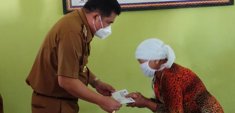Warga Poncowati Korban Puting Beliung Terima Bantuan Pemkab Lamteng