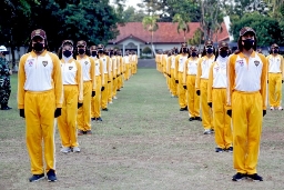 HUT RI ke-76, Siswa SMAN 1 Kalirejo Lamteng Wakili Lampung Kibarkan Bendera di Istana Negara