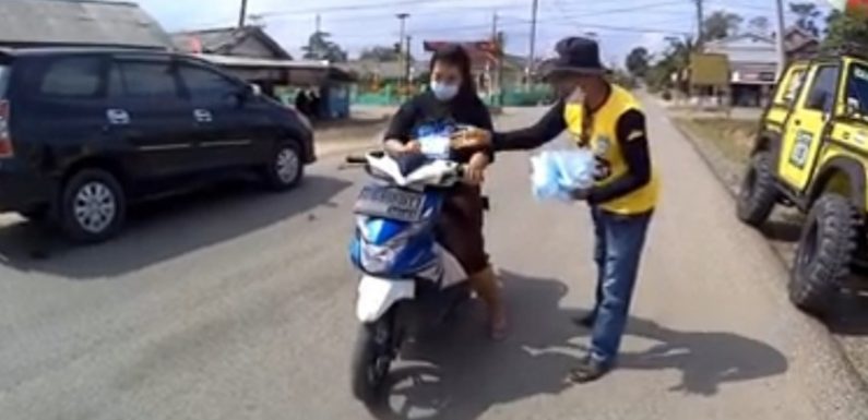 Pengemar Jimny Lamteng Bagikan 1500 Masker Gratis