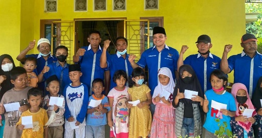 Peringati HUT Ke-20 Partai Demokrat, Ketua Komisi I DPRD Lamteng Santuni Yatim Piatu