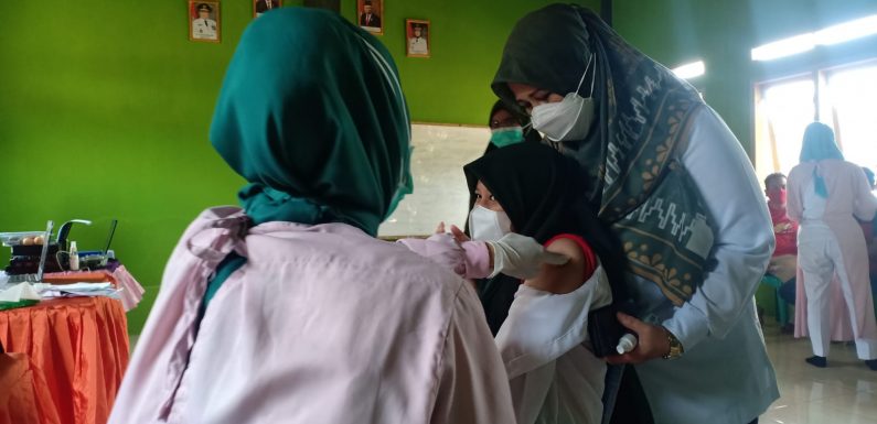 PKB Lamteng Gelar Vaksin Indonesia Bangkit, Santri : Terima Kasih Gus Muhaimin Iskandar